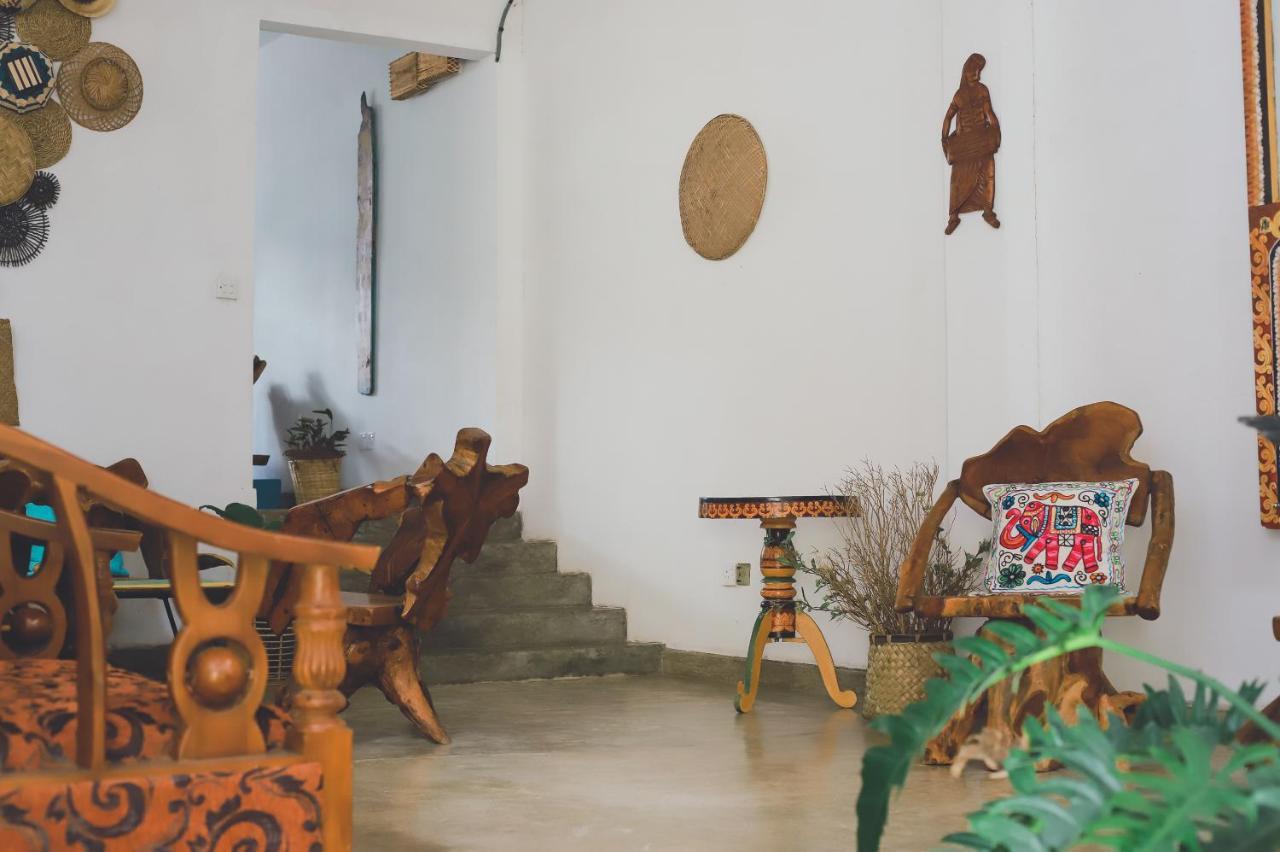 Barefoot Inn Канді Екстер'єр фото