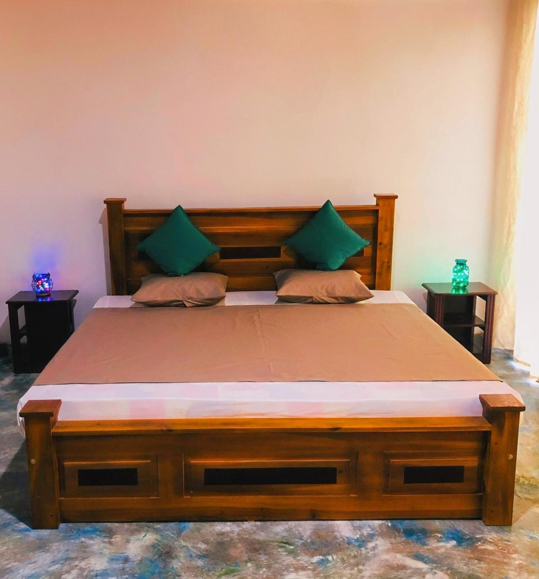 Barefoot Inn Канді Екстер'єр фото