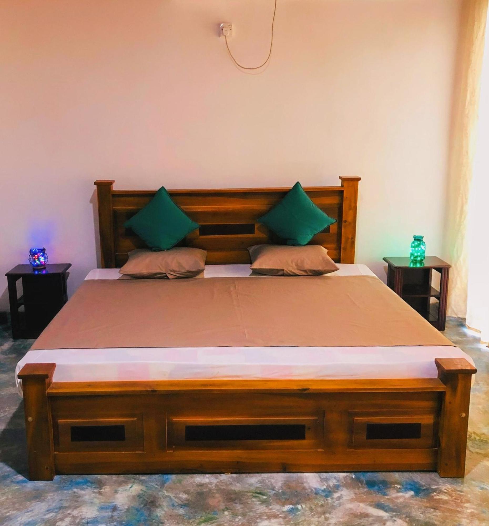 Barefoot Inn Канді Екстер'єр фото