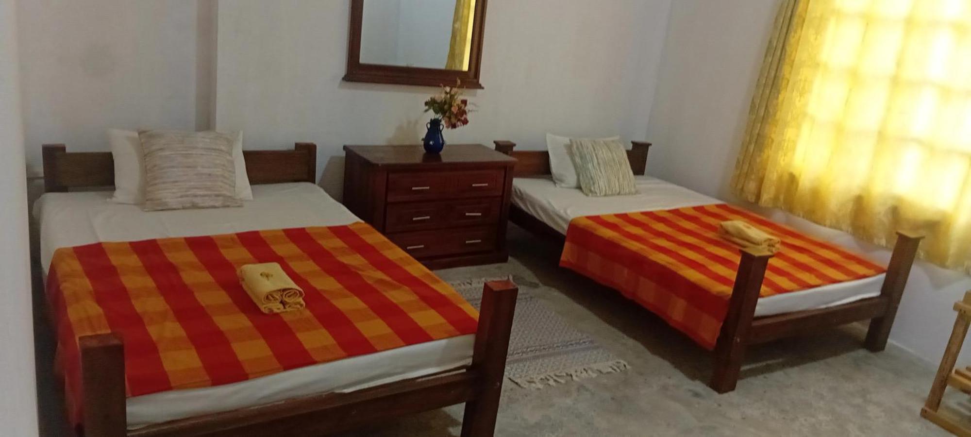 Barefoot Inn Канді Екстер'єр фото